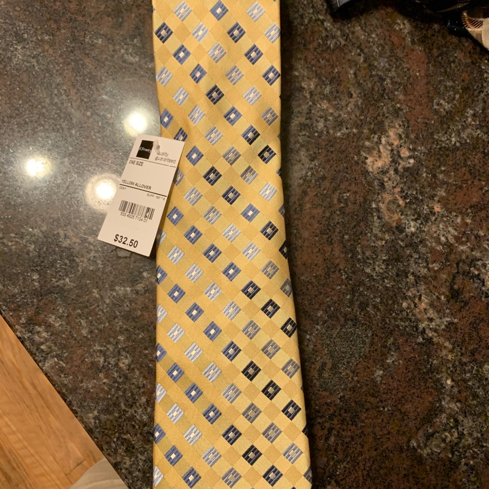 Stafford yellow and blue geometric pattern tie.